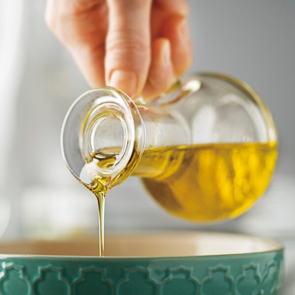 オイルをとり入れて体の中からキレイに！